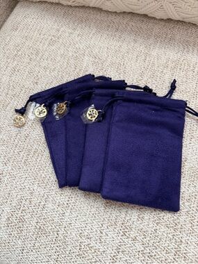 Set of 4 Tory Burch Navy Velvet Drawstring Pouches with Gold Logo - Brand New! ✨